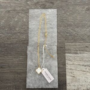 Icon Necklace white